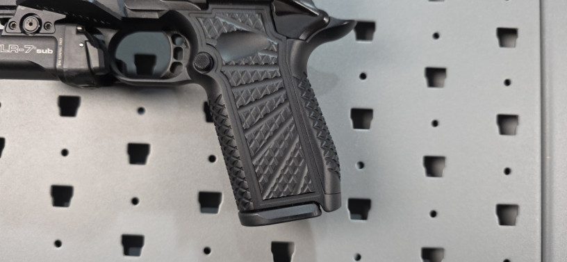 wilson-combat-sfx9-4-optic-ready-picatinny-rail-full-grip-w-extras-big-4