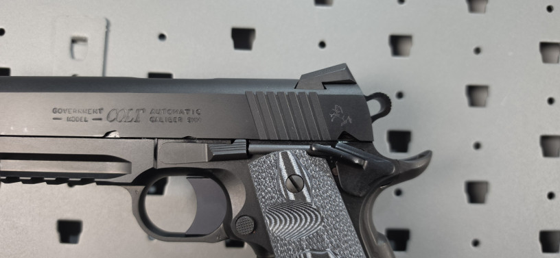 rare-colt-1911-combat-unit-rail-gun-9mm-big-4