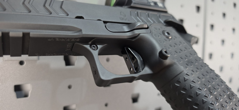 atlas-gunworks-eos-2011-9mm-ported-with-trijicon-sro-big-13